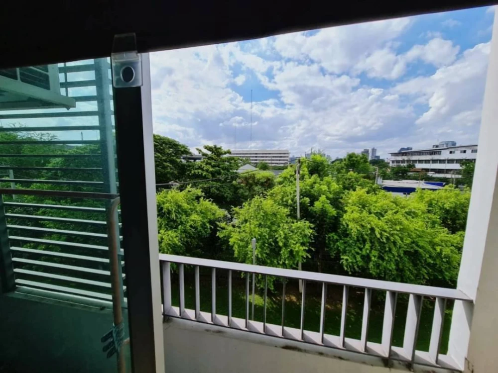 Condo for rent, Elio Sukhumvit 64, studio room, 4th floor, tree view, affordable price. Book now before it's gone!