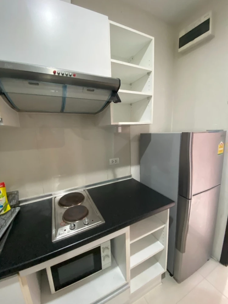 For rent!! Condo Astro Condominium, 34th floor, elegantly decorated room, good price, ready to move in, hurry and reserve now!!