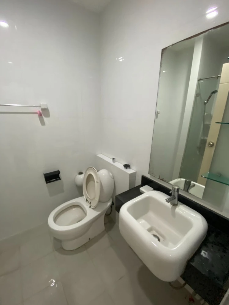 For rent!! Condo Astro Condominium, 34th floor, elegantly decorated room, good price, ready to move in, hurry and reserve now!!