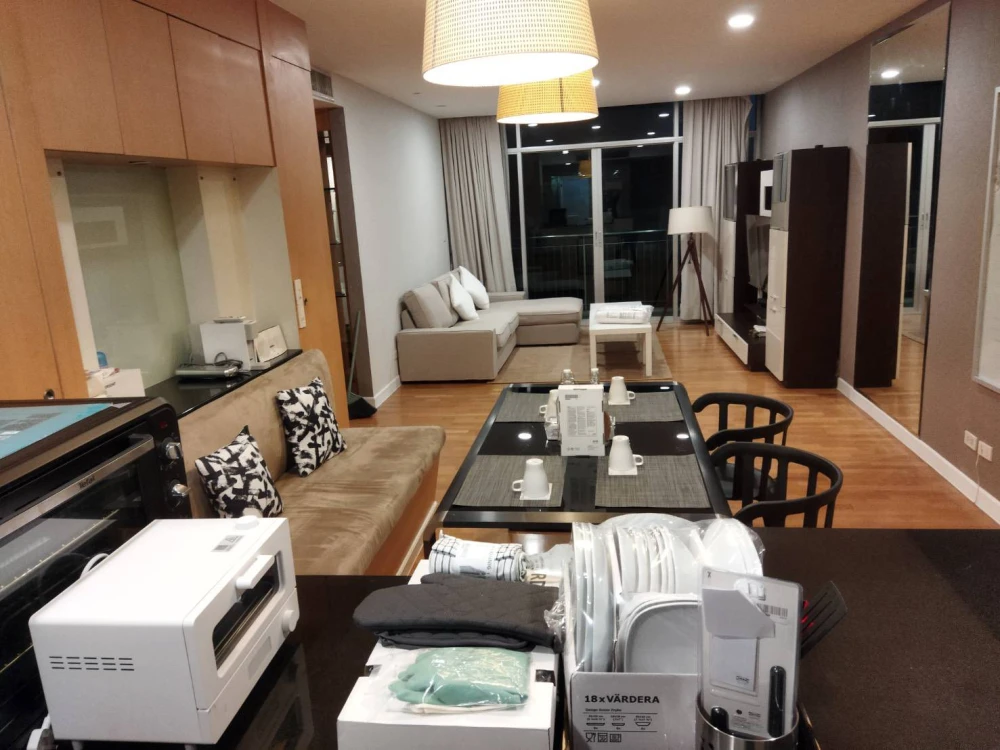 Condo for rent, Urbana Sathorn, 20th floor (corner unit), fully furnished, ready to move in. Don't miss out!