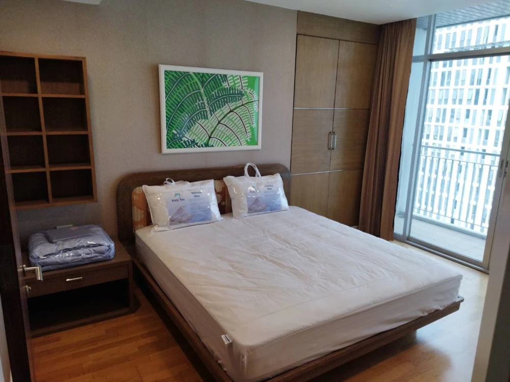 Condo for rent, Urbana Sathorn, 20th floor (corner unit), fully furnished, ready to move in. Don't miss out!