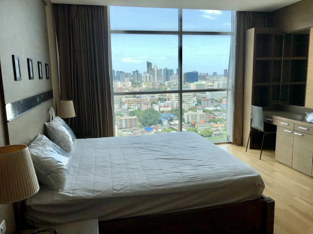 Condo for rent, Urbana Sathorn, 20th floor (corner unit), fully furnished, ready to move in. Don't miss out!