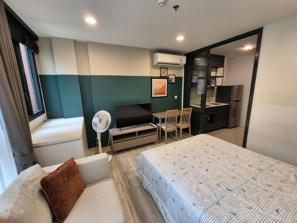 For rent!! Condo XT Huai Khwang, 8th floor, beautifully decorated room, ready to move in immediately. Hurry up and book now!!