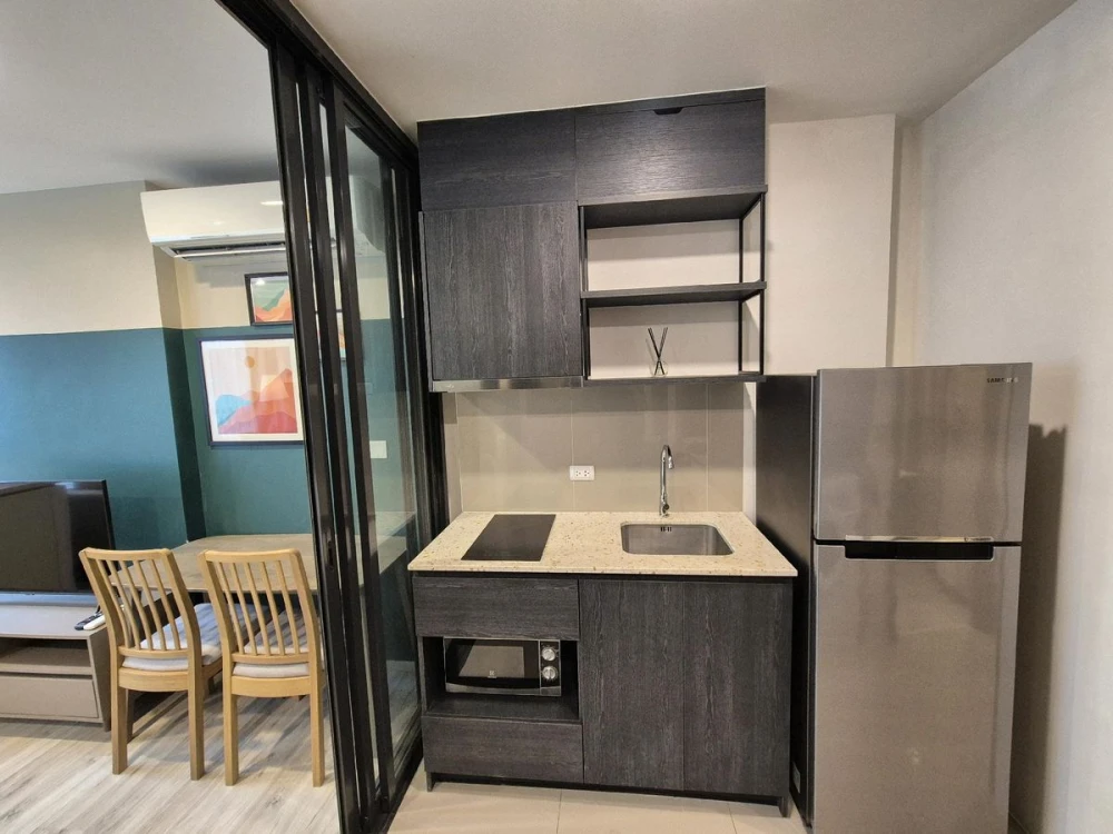 For rent!! Condo XT Huai Khwang, 8th floor, beautifully decorated room, ready to move in immediately. Hurry up and book now!!