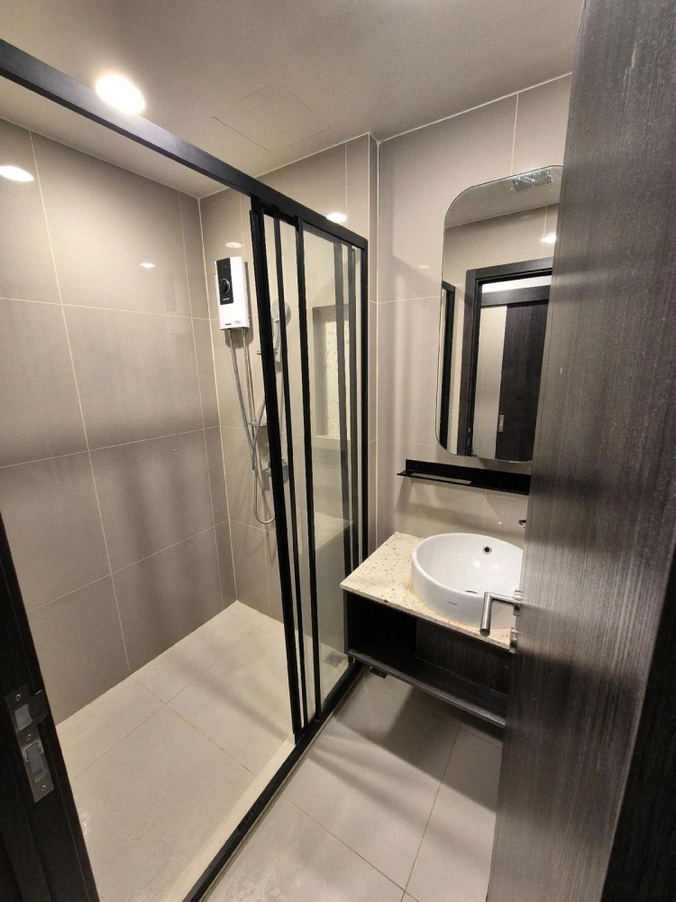 For rent!! Condo XT Huai Khwang, 8th floor, beautifully decorated room, ready to move in immediately. Hurry up and book now!!