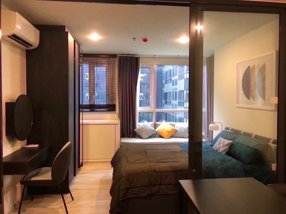 Condo for rent, XT Huai Khwang. Great location, easy access to transportation. Book now!!