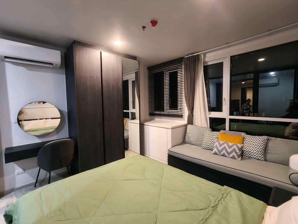 Condo for rent, XT Huai Khwang. Great location, easy access to transportation. Book now!!