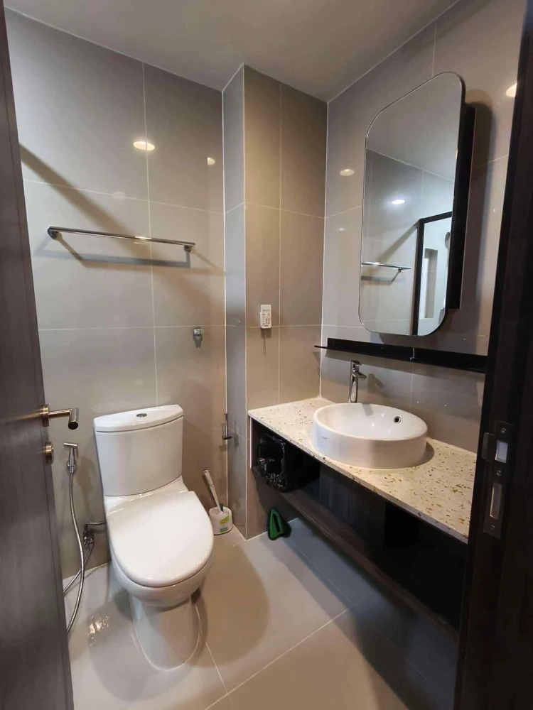 Condo for rent, XT Huai Khwang. Great location, easy access to transportation. Book now!!