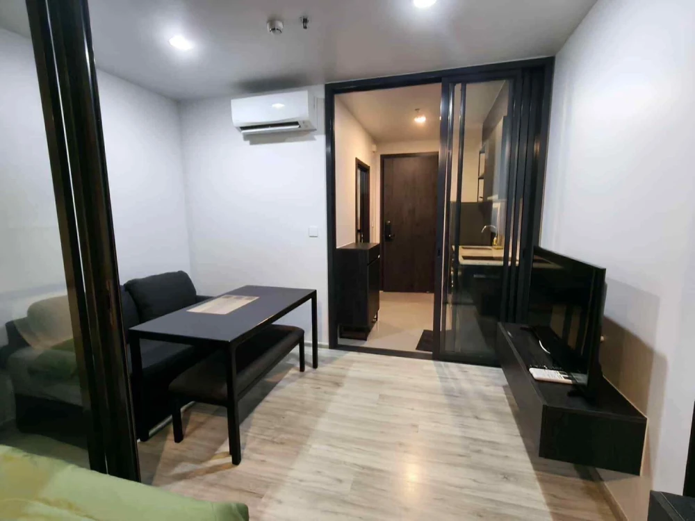 Condo for rent, XT Huai Khwang. Great location, easy access to transportation. Book now!!