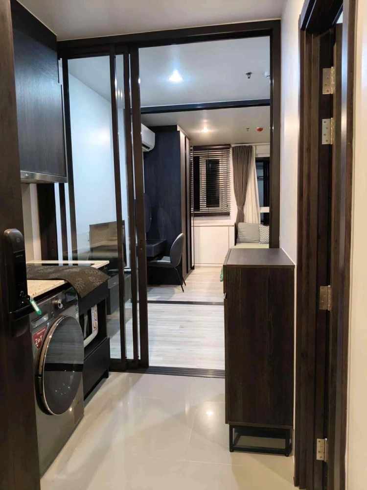 Condo for rent, XT Huai Khwang. Great location, easy access to transportation. Book now!!