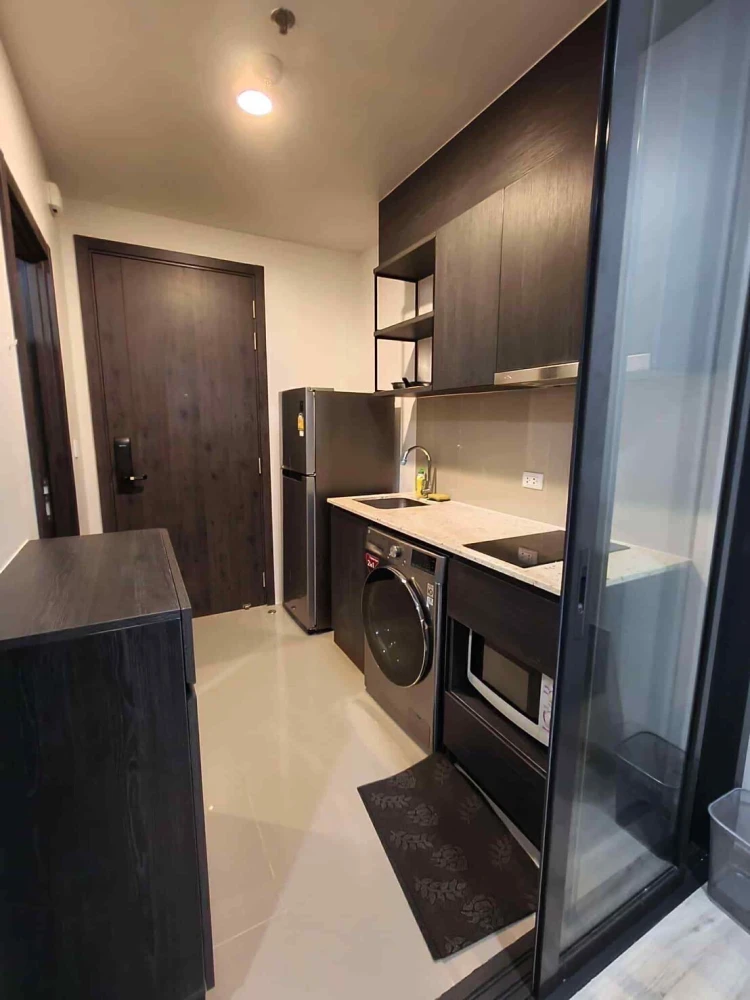 Condo for rent, XT Huai Khwang. Great location, easy access to transportation. Book now!!