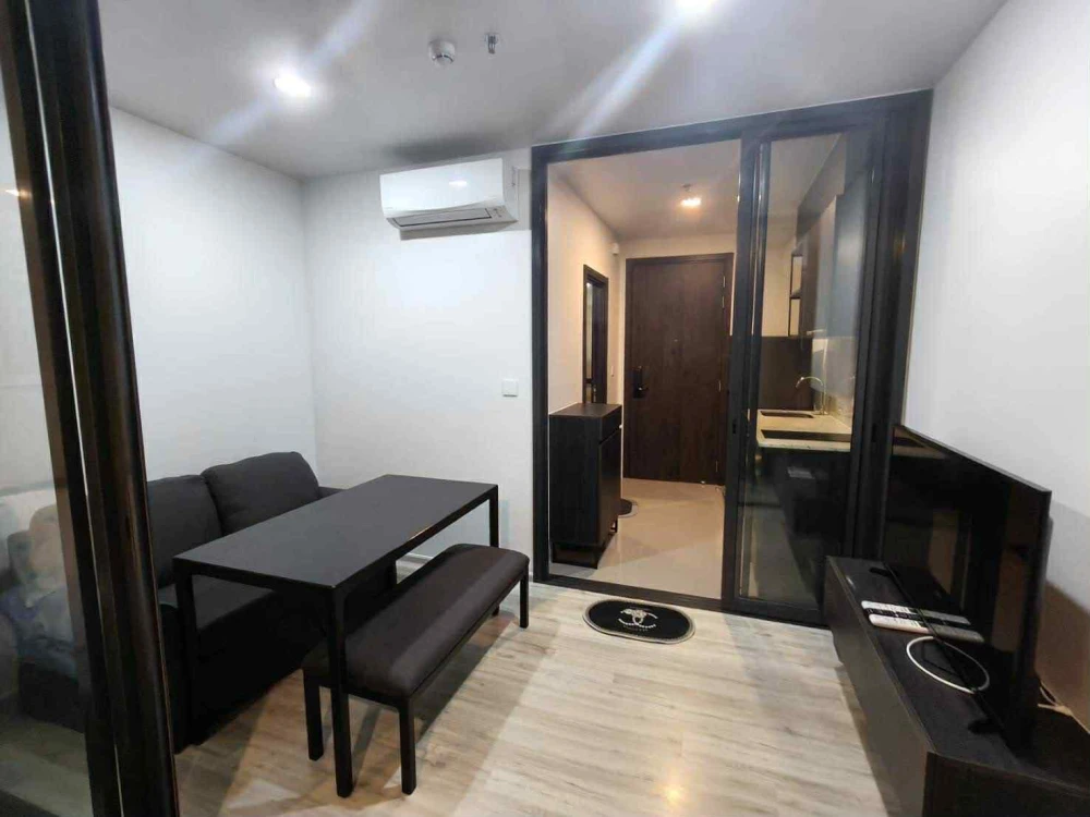 Condo for rent, XT Huai Khwang, ready to move in room complete makeup in one place Say that you shouldn't miss this room at all.