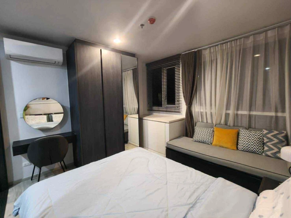 Condo for rent, XT Huai Khwang, ready to move in room complete makeup in one place Say that you shouldn't miss this room at all.