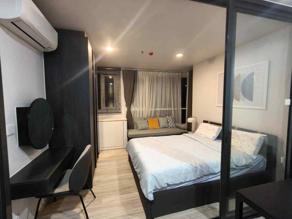Condo for rent, XT Huai Khwang, ready to move in room complete makeup in one place Say that you shouldn't miss this room at all.
