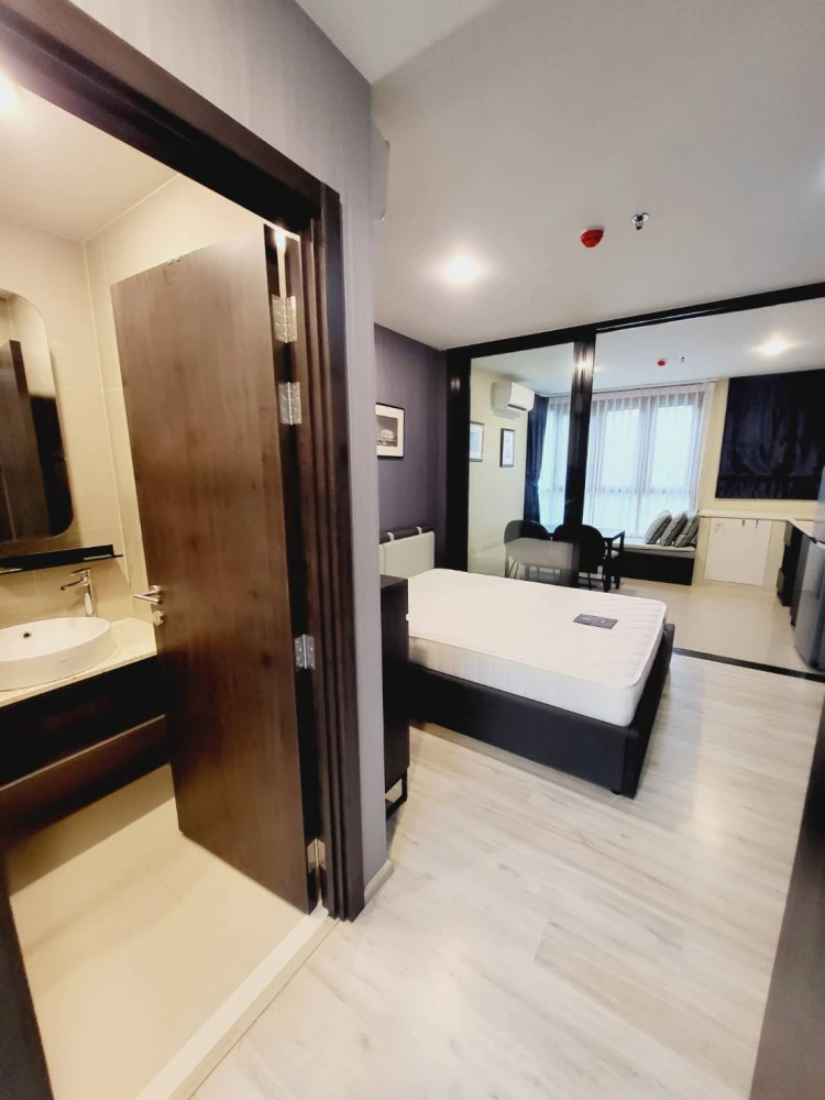 For rent, XT Huaikhwang, furniture, electrical appliances, ready to move in. complete facilities If interested, hurry to reserve.