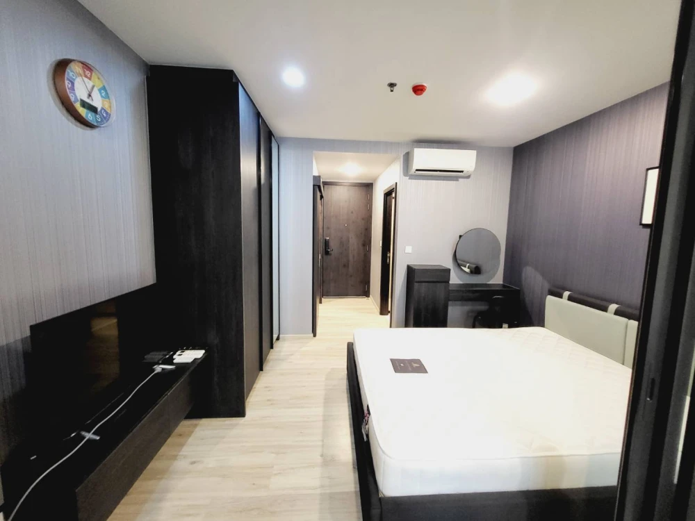 For rent, XT Huaikhwang, furniture, electrical appliances, ready to move in. complete facilities If interested, hurry to reserve.