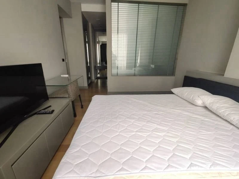 For rent!! Condo M Silom, a luxurious condo with beautiful rooms, fully furnished, and a great price. Reserve now!!