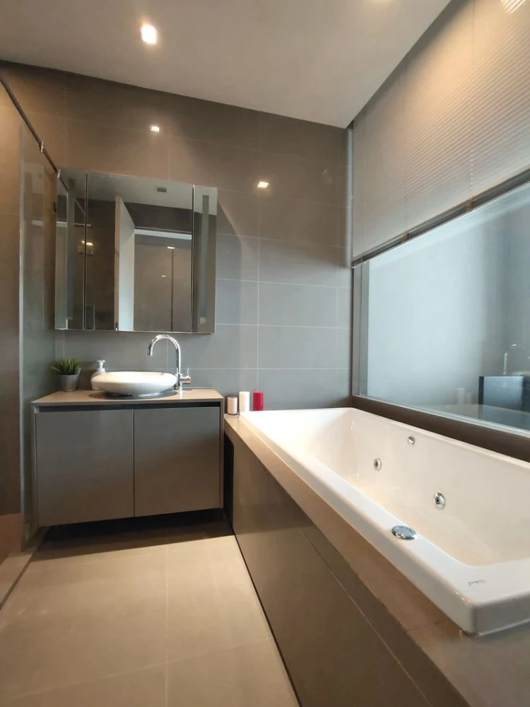 For rent!! Condo M Silom, a luxurious condo with beautiful rooms, fully furnished, and a great price. Reserve now!!