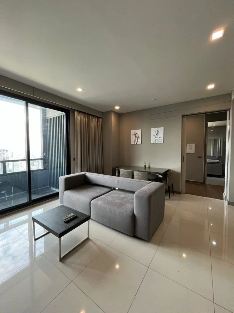 For rent!! Condo M Silom, a luxurious condo with beautiful rooms, fully furnished, and a great price. Reserve now!!