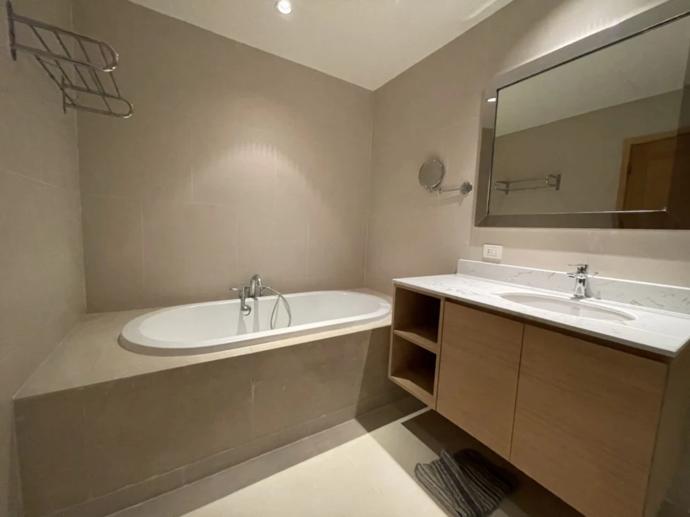 Condo for rent, Empire Place Sathorn-Narathiwat, nice bed, decorated room, fully furnished and electrical appliances!!
