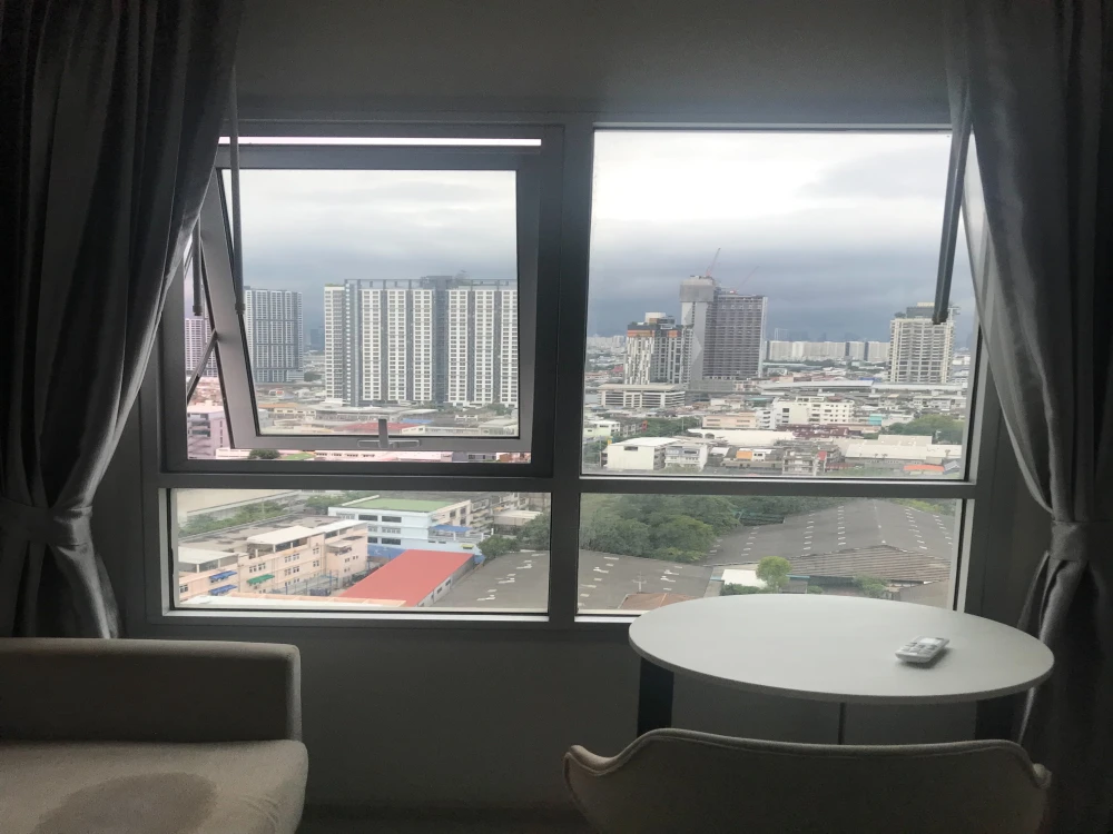 For rent!! Chapter One Shine Bang Pho Condo, 21st floor, South facing, beautiful room, fully furnished, ready to move in. Don't miss out!!