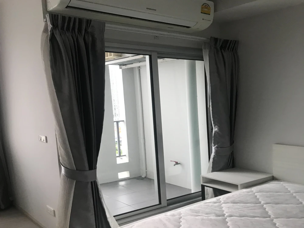 For rent!! Chapter One Shine Bang Pho Condo, 21st floor, South facing, beautiful room, fully furnished, ready to move in. Don't miss out!!