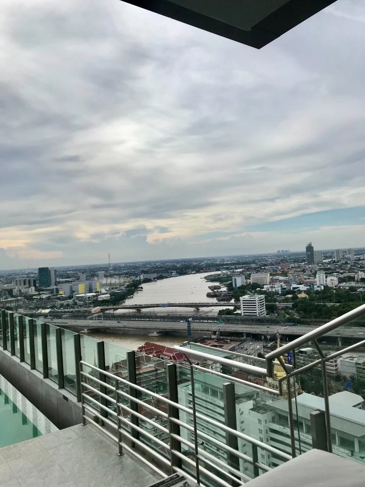 For rent!! Chapter One Shine Bang Pho Condo, 21st floor, South facing, beautiful room, fully furnished, ready to move in. Don't miss out!!