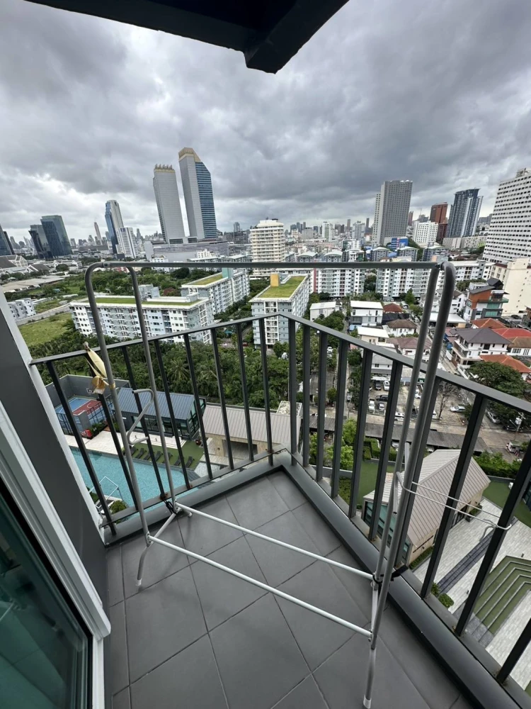 Condo for rent! Chapter One Eco Ratchada-Huai Khwang, 15th floor, corner unit, beautiful room, fully furnished, ready to move in! Don't miss out!