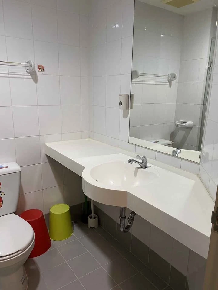 Condo for rent, Chapter One Modern Dutch, nice room, 25th floor, good view, comes with a special price. You must book.