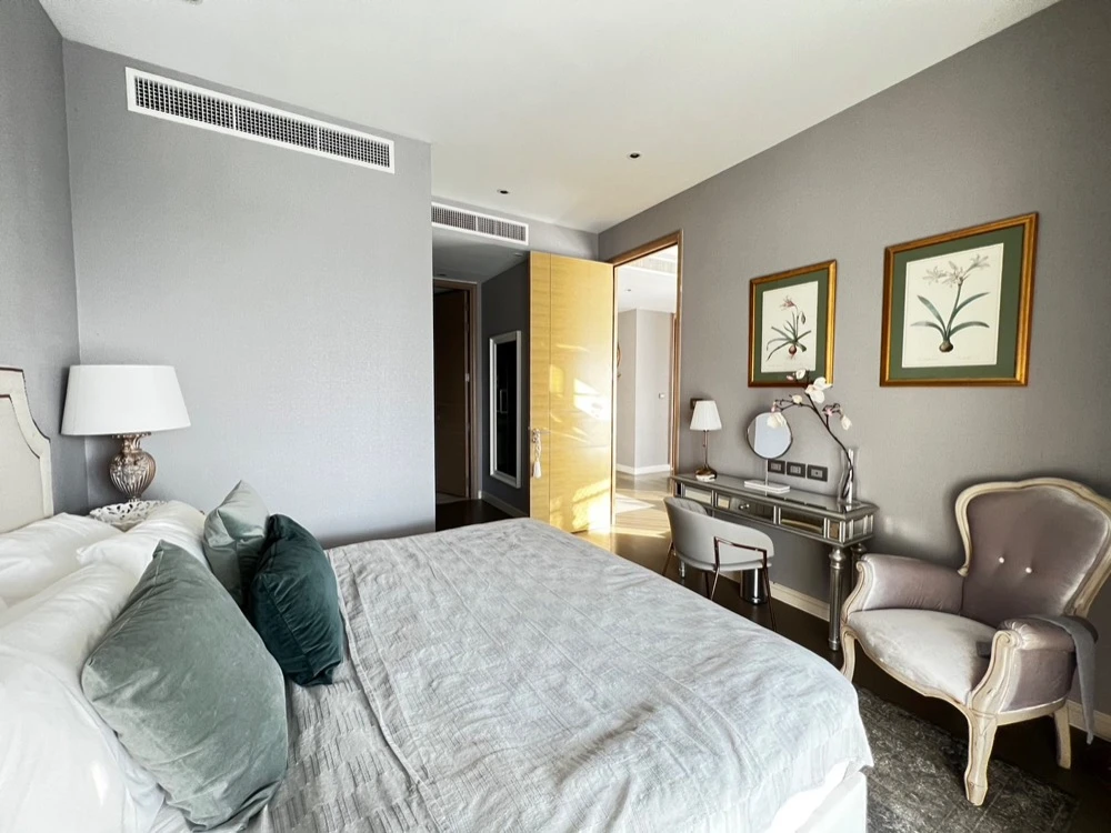 For rent!! Condo Magnolia Ratchadamri Boulevard, 22nd floor, perfectly meets all your lifestyle needs. Hurry up and book now!!