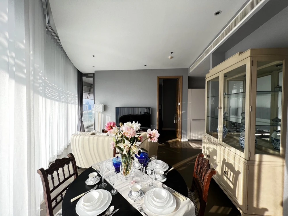 For rent!! Condo Magnolia Ratchadamri Boulevard, 22nd floor, perfectly meets all your lifestyle needs. Hurry up and book now!!