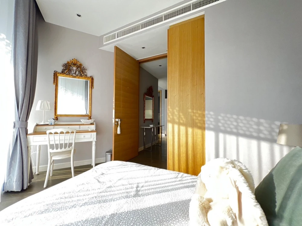 For rent!! Condo Magnolia Ratchadamri Boulevard, 22nd floor, perfectly meets all your lifestyle needs. Hurry up and book now!!