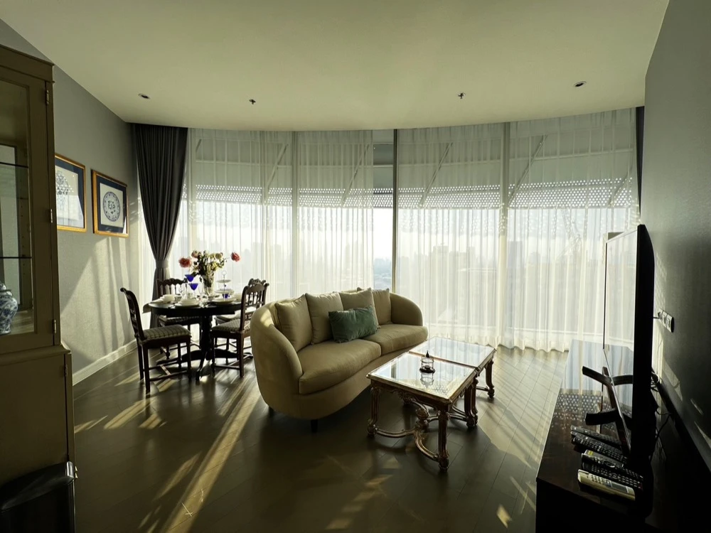 For rent!! Condo Magnolia Ratchadamri Boulevard, 22nd floor, perfectly meets all your lifestyle needs. Hurry up and book now!!