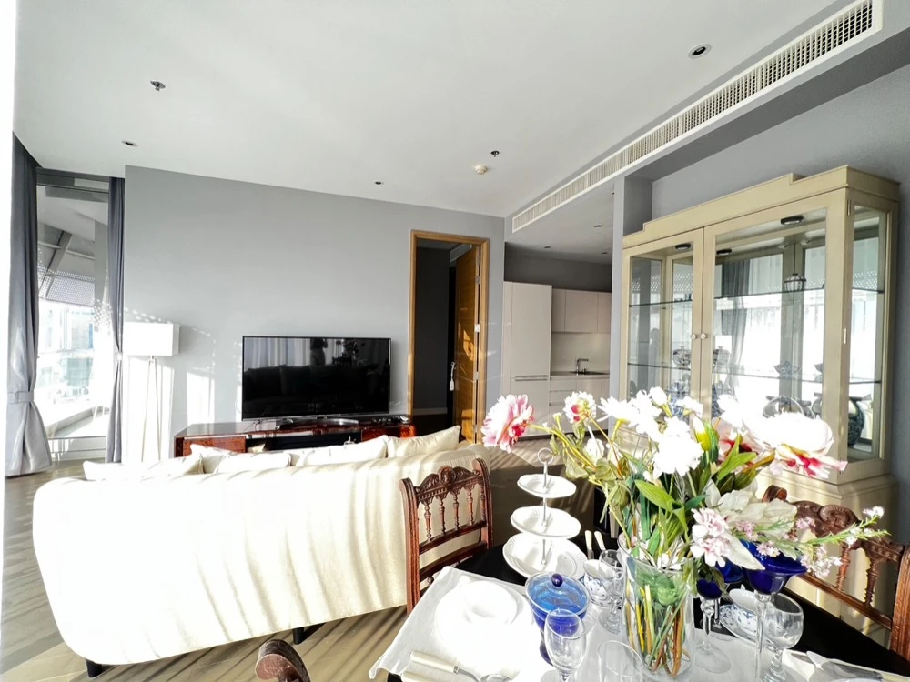 For rent!! Condo Magnolia Ratchadamri Boulevard, 22nd floor, perfectly meets all your lifestyle needs. Hurry up and book now!!