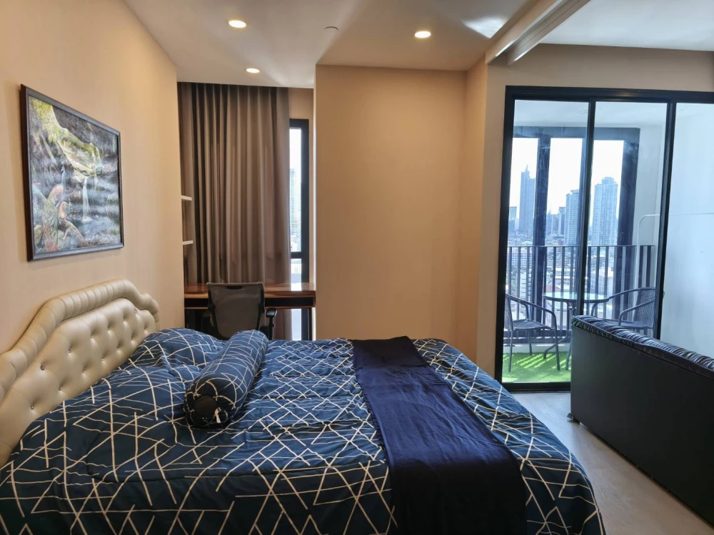 For rent!! Condo Ashton Chula-Silom, luxury condo in Modern Luxury style, ready to move in immediately, hurry to book!!