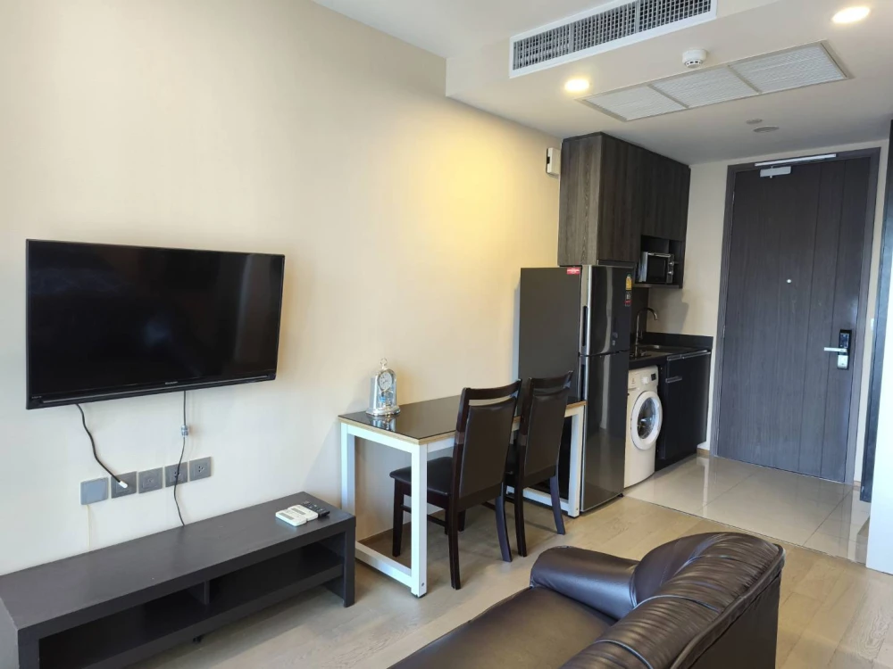 For rent!! Condo Ashton Chula-Silom, luxury condo in Modern Luxury style, ready to move in immediately, hurry to book!!