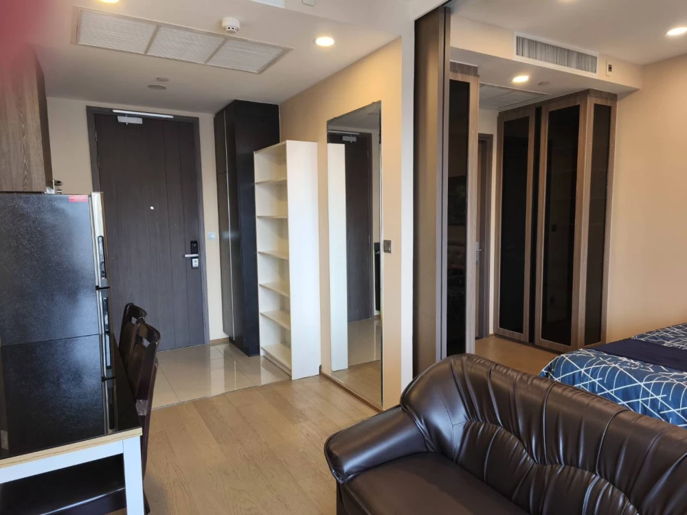 For rent!! Condo Ashton Chula-Silom, luxury condo in Modern Luxury style, ready to move in immediately, hurry to book!!