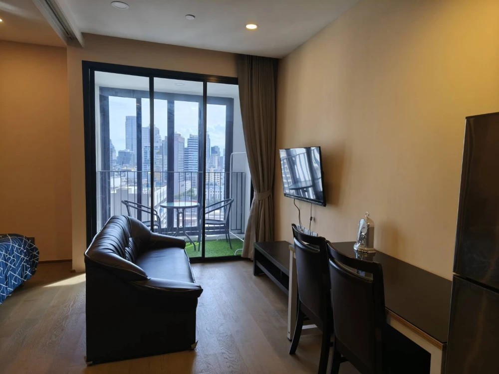 For rent!! Condo Ashton Chula-Silom, luxury condo in Modern Luxury style, ready to move in immediately, hurry to book!!