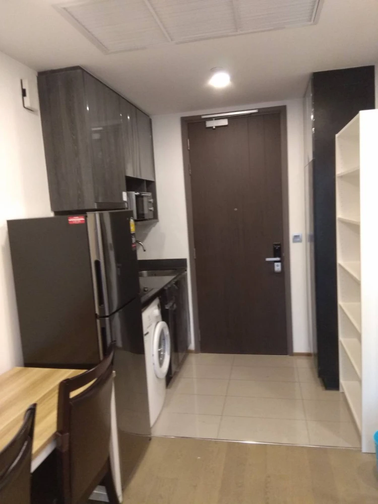 For rent!! Condo Ashton Chula-Silom, luxury condo in Modern Luxury style, ready to move in immediately, hurry to book!!