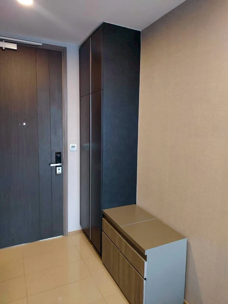 For rent!! Ashton Chula-Silom Condo, 33rd floor, beautiful room, great location, fully furnished, ready to move in! Don't miss out!!
