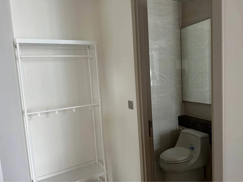 For rent!! Condo Ashton Silom, 22nd floor, beautiful room, convenient transportation, near BTS Chong Nonsi, don't miss it!!