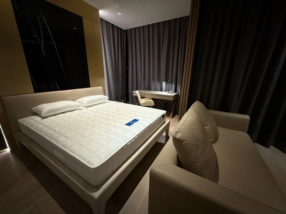 For rent!! Ashton Silom Condo, 37th floor, beautiful room, city view, convenient transportation, great price, reserve now!!
