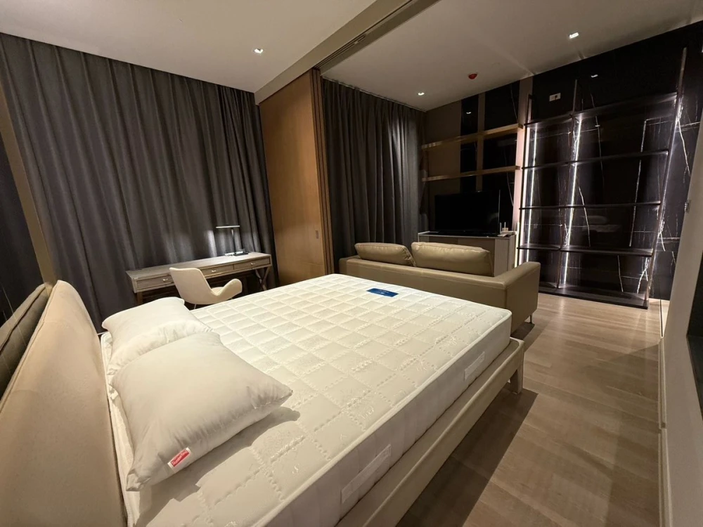 For rent!! Ashton Silom Condo, 37th floor, beautiful room, city view, convenient transportation, great price, reserve now!!