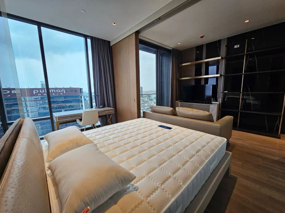 For rent!! Ashton Silom Condo, 37th floor, beautiful room, city view, convenient transportation, great price, reserve now!!
