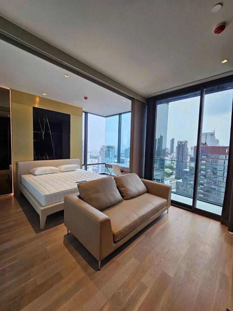 For rent!! Ashton Silom Condo, 37th floor, beautiful room, city view, convenient transportation, great price, reserve now!!