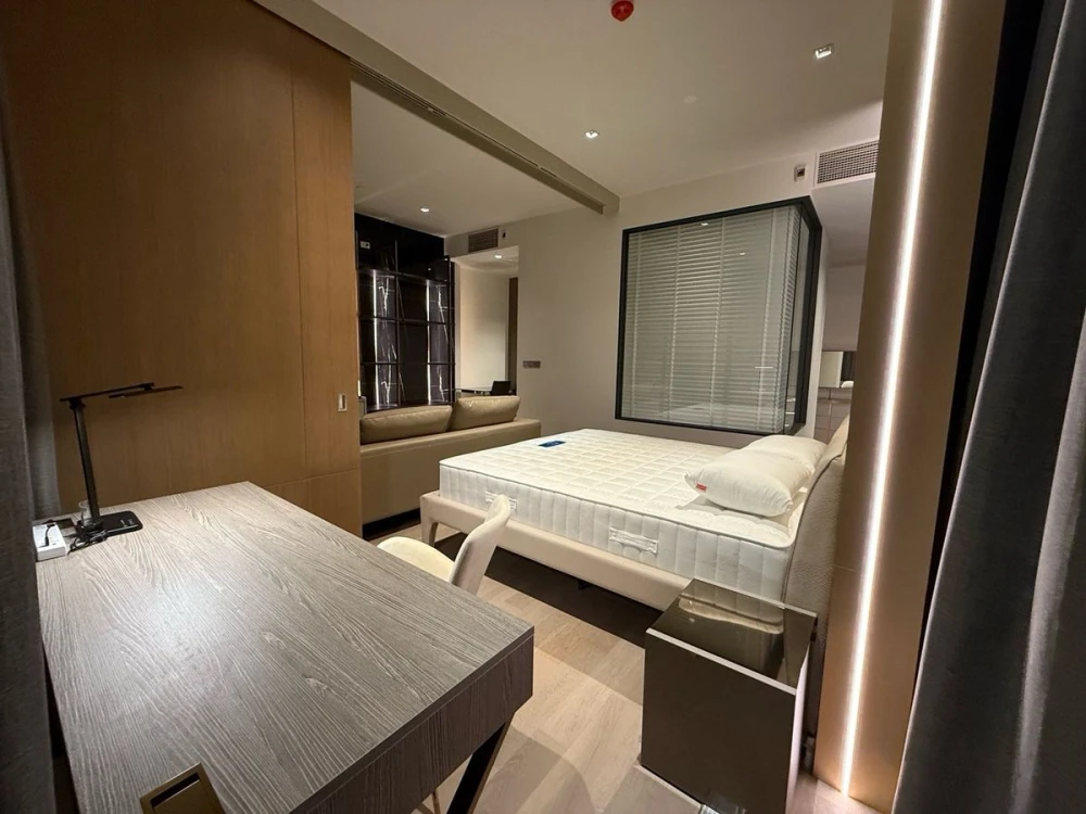 For rent!! Ashton Silom Condo, 37th floor, beautiful room, city view, convenient transportation, great price, reserve now!!