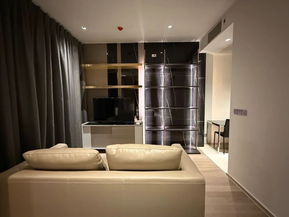 For rent!! Ashton Silom Condo, 37th floor, beautiful room, city view, convenient transportation, great price, reserve now!!