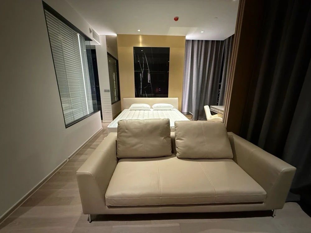 For rent!! Ashton Silom Condo, 37th floor, beautiful room, city view, convenient transportation, great price, reserve now!!