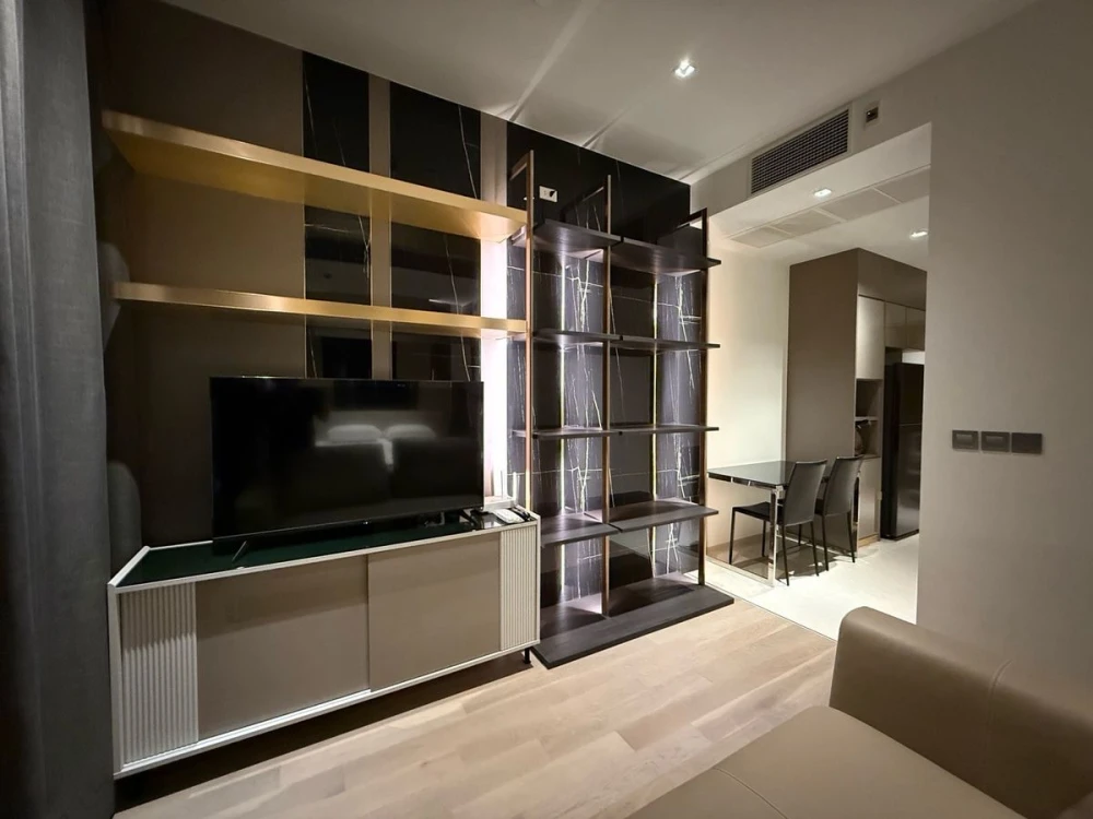 For rent!! Ashton Silom Condo, 37th floor, beautiful room, city view, convenient transportation, great price, reserve now!!