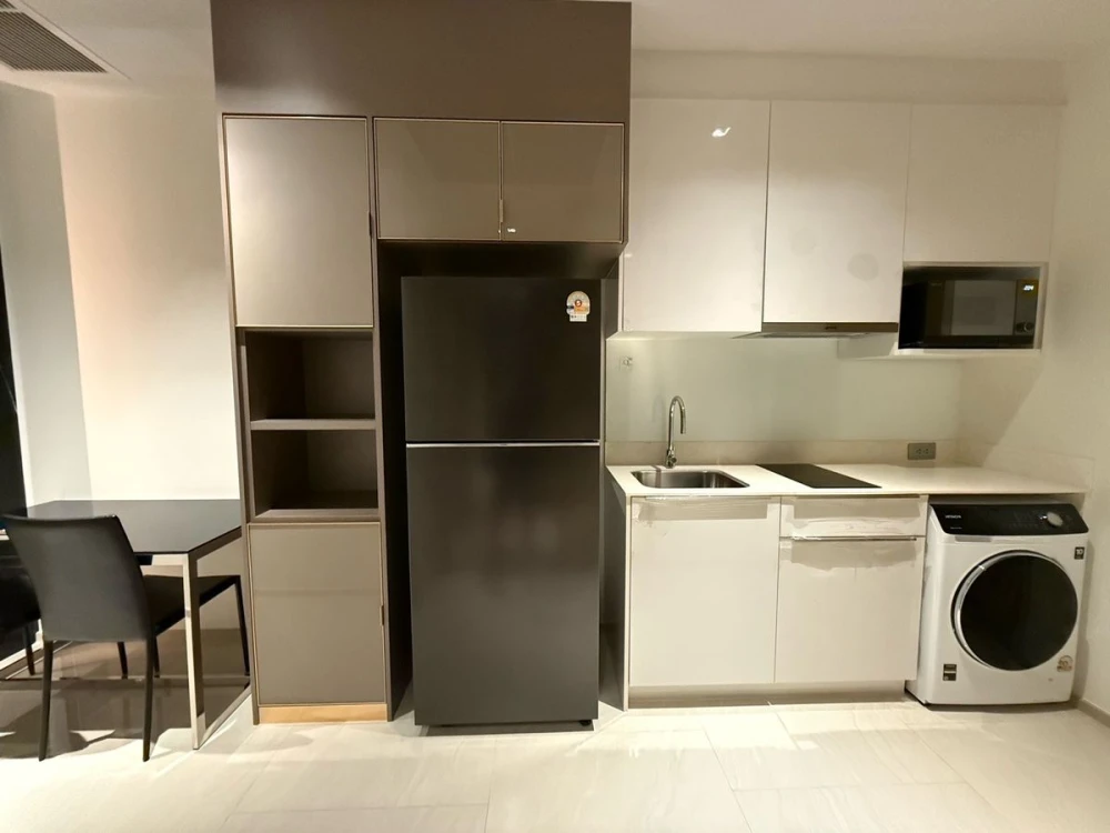 For rent!! Ashton Silom Condo, 37th floor, beautiful room, city view, convenient transportation, great price, reserve now!!